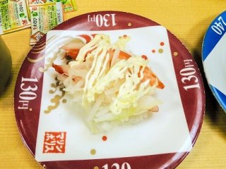 Ebi sushi với nước sốt mayonne.