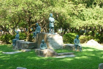 A statue of a young Hideyoshi and his friends in Nakamura Park, Nagoya.