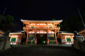 <p>The main gate and entrance. Look majestic and amazing with the lights.</p>