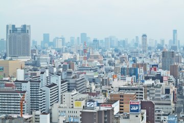 <p>五层展望台看窗外的大阪</p>