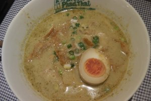 &quot;Green Curry Ramen&quot; - a Thai-Japanese fusion that&#39;s utterly delicious