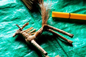 <p>In Furusato Mura, you can enjoy a craftwork experience making miniature straw horses</p>