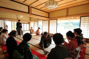 A Cha-seki (indoor tea ceremony) being performed inside the house of&nbsp;Korekiyo Takahashi