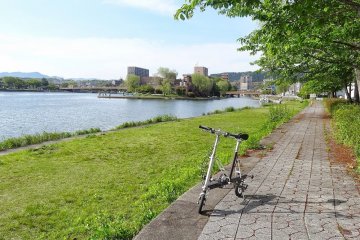 <p>ปั่นจักรยานชมวิถีชีวิตยามเช้าริมแม่น้ำเซะตะกะวะ</p>