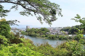 <p>แม่น้ำเซะตะกะวะมองจากวัดอิชิยะมะ-เดะระ (Ishiyama-dera)</p>
