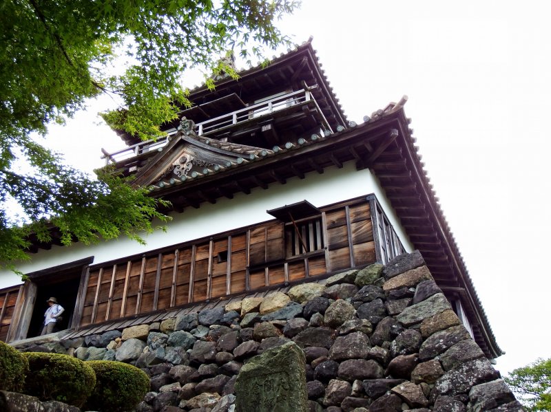 <p>Maruoka Castle, the oldest wooden castle still standing on Japanese soil. The castle ruins were made into Kasumigajo Park and there&#39;s only the main keep left in the ruins</p>
