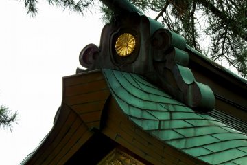 <p>Green roof tiles and gold ornaments of one of the shrine buildings</p>