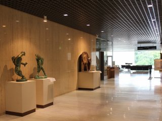 美術館2階の常設展示場。「コレクション展」と呼ばれている