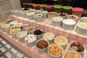 <p>The toppings that can be used to make your original parfait</p>