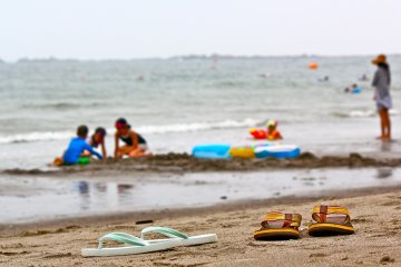 Children love to build sand castles at Isshiki Beach