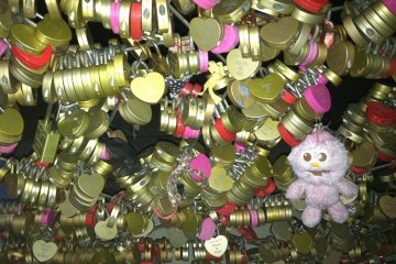 <p>Couples hang their locks as a vow of love and loyalty</p>