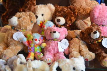 <p>Cuddly teddies that come with different soothing tunes.&nbsp;</p>