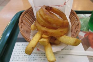 The onion potato set comes with a side of onion rings and fries