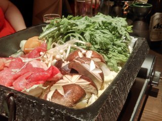 Lẩu sukiyaki trông thật ngon miệng