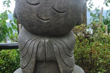 <p>At Aisendo shrine, the cute smiling face on this statue eased the sadness I felt from the whole Okichi story</p>