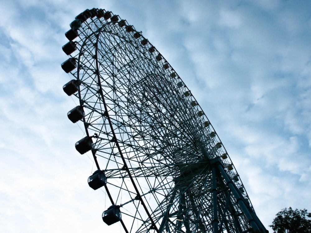 Tempozan Ferris Wheel, bianglala terbesar di Osaka.