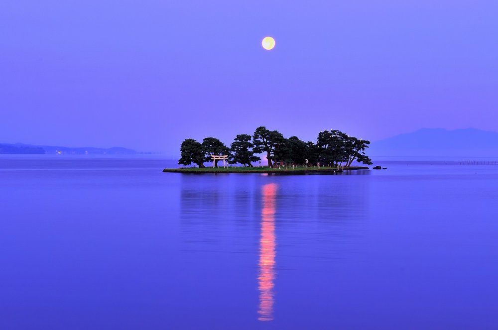 Yomegashima Island under the moonlight