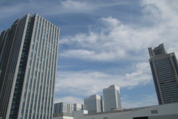 <p>The skyscrapers in Yokohama are just the right distance from each other for a great view of the sky&nbsp;</p>