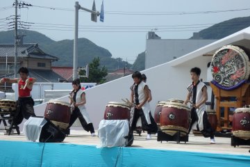 <p>Taiko drummers wowed the audience.</p>