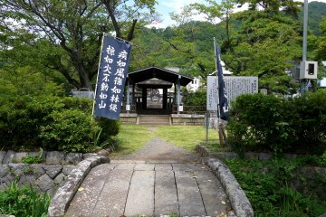 Shingen Takeda's grave