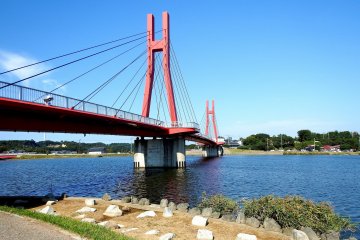 <p>Lake Kitagata&#39;s new landmark, Iris Bridge (so named after the famous iris garden near here)</p>