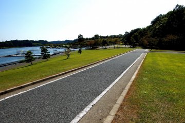 <p>Humming Road (Cycling Road) of Lake Kitagata</p>