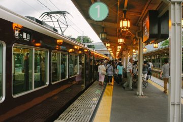 <p>Welcome! It&#39;s Arashiyama Hankyu Station in the afternoon</p>