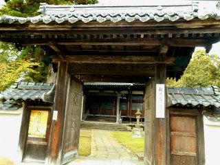 The entrance gate of Anrakuji Temple, Fukui