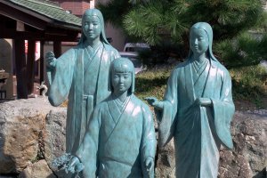 Bronze statues of Sengoku Three Sisters: Chacha (left), Go (middle), and Hatsu (right)