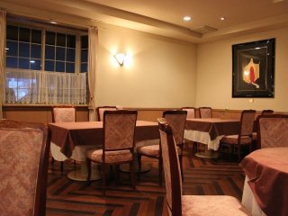 通常のランチやディナーは１階のこの部屋が使われる。