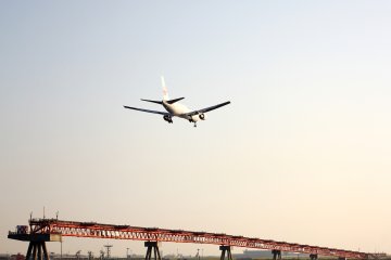 <p>This airplane is ready to land at Haneda airport, probably a couple of minutes from reaching the landing strip at the airport on the other side of the bay.&nbsp;</p>