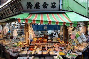 Only three stops away from Tokyo Skytree, this market has a countryside atmosphere.