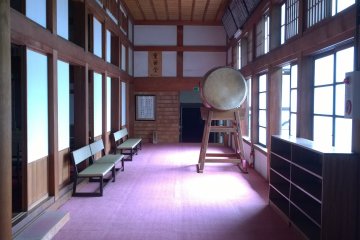 <p>The lobby of the temple, the drum is to call for meditation.</p>