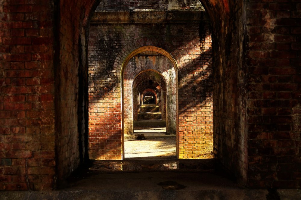 Những mái vòm cổ kính của đường hầm kênh đào: Góc ảnh lý tưởng của các nhiếp ảnh gia!