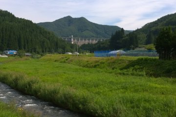 <p>Hayachine dam and&nbsp;the mountain in the background</p>