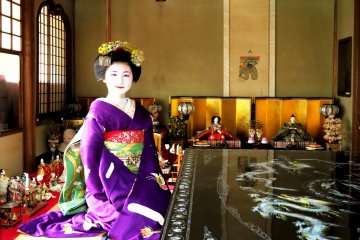 Dress up as a maiko or geisha at Tondaya with kimonos for rental