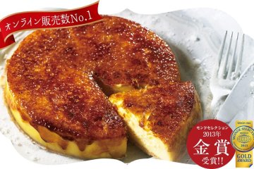 <p>Premium Cheese Tart (プレミアムチーズタルト)&nbsp;นี่แหละคือสุดยอดเมนูอันดับ 1 ของร้าน ซึ่งในแต่ละวันจะทำอย่างจำกัดจำนวนและมักขายหมดอย่างรวดเร็ว สุดยอดเมนูอร่อยนี้ยังได้รับรางวัลระดับโลกการันตีความอร่อยอย่าง Gold Award ของเวทีประกวดขนมหวานระดับโลกอย่าง&nbsp;MONDE SELECTION ในปี ค.ศ.2013 อีกด้วย</p>