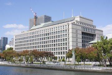 <p>Osaka City Hall หลังปัจจุบันที่เป็นที่ตั้งของศาลาว่าการเมืองโอซาก้าซึ่งอาคารนี้ตั้งอยู่บนเกาะนากาโนะชิมา</p>