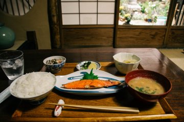 <p>Breakfast and Lunch are available for less than &yen;1000.</p>