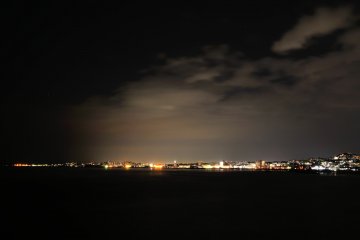 <p>I panned the camera toward the city for a while. This is the night view of Akashi City.</p>
