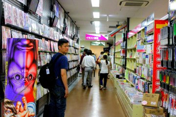 <p>There are over 170,000 local Japanese literary works, arranged by category on rows and rows of shelves that ran the whole way from the floor up to the ceiling</p>