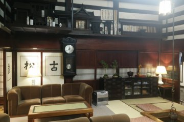 <p>A welcoming, vintage sitting room</p>