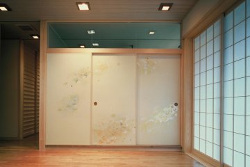 <p>Edo Karakami (Hand-Made Patterned Paper for Interiors)</p>