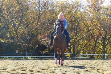 <p>Me trying to ride a horse; hopefully I wasn&#39;t too bad at it</p>
