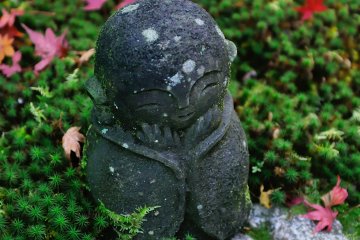 <p>I wonder how many visitors have fallen in love with this cute jizo statue! He so soothed my mind that I almost wanted to talk to him and say hello!</p>