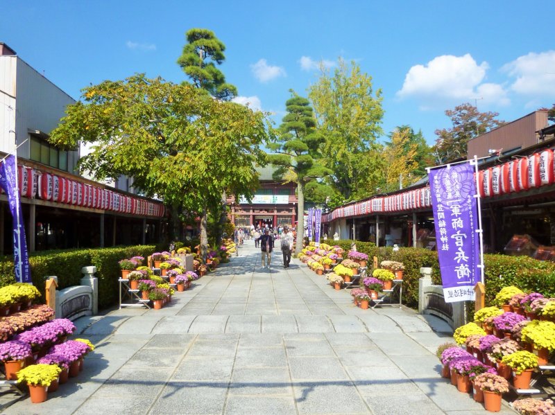 The front entrance to the shrine is lined with souvenir shops.