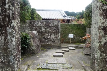 <p>Entrance to one of the samurai homes</p>