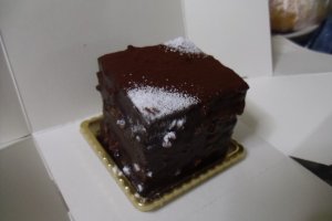 Aoba Castle Stone, a chocolate-y treat with layers of cake and cream