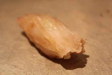 <p>Aoyagi &ndash; Japanese orange clam</p>