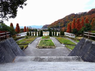 Nhìn xuống một phần của Công viên Văn hóa rộng lớn ở Fukui